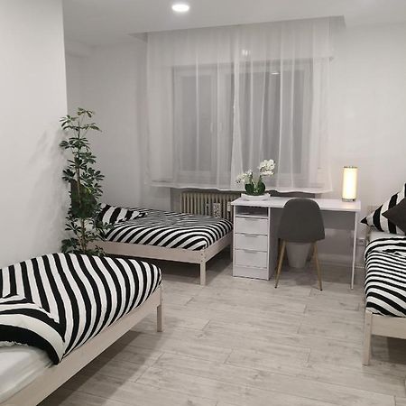 Schoene Und Optimal Gelegene Wohnung Weisskirchen Exterior foto
